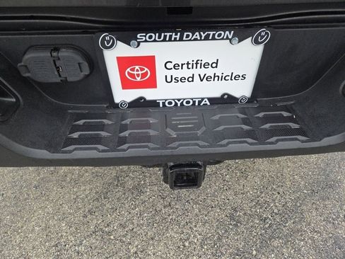 Used 2017 Toyota Tacoma Limited image 27