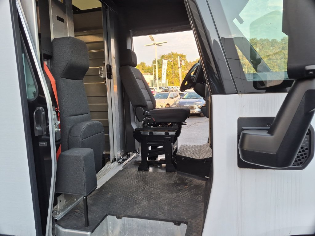 Used 2024 Chevrolet Brightdrop 600 w/ Commercial Equipment Package AWD/4WD image 32