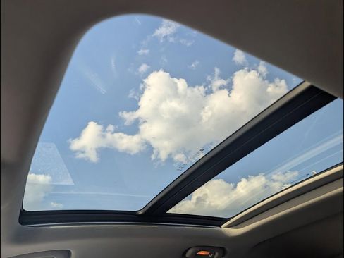 Used 2020 Buick Encore GX Essence w/ Experience Buick Package image 9