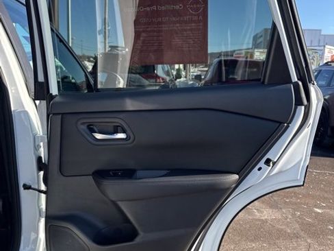 Certified 2025 Nissan Rogue SV image 17