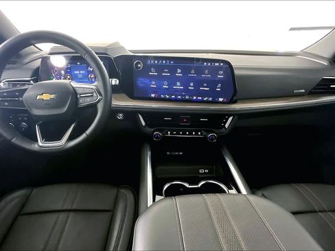 Used 2025 Chevrolet Suburban High Country image 14