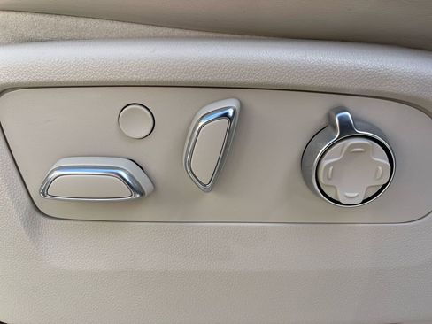 Used 2021 Cadillac Escalade ESV Premium Luxury Platinum image 10