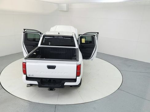 Used 2024 Toyota Tacoma SR5 AWD/4WD image 19
