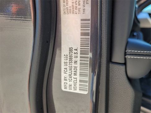 Certified 2025 Jeep Grand Cherokee L Altitude image 22