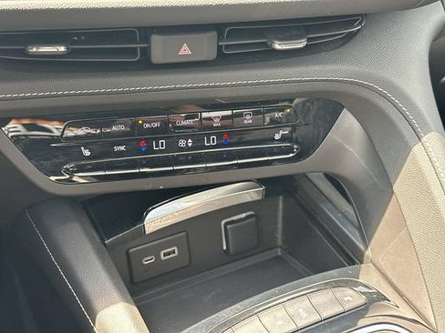 Used 2021 Buick Envision Essence FWD image 30