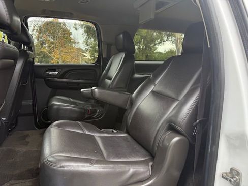 Used 2013 GMC Yukon XL Denali image 39