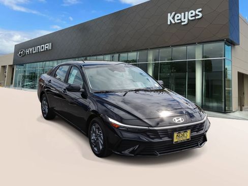 Certified 2024 Hyundai Elantra SEL FWD image 3