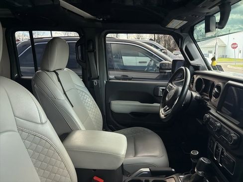 Used 2022 Jeep Wrangler Unlimited Sahara image 8
