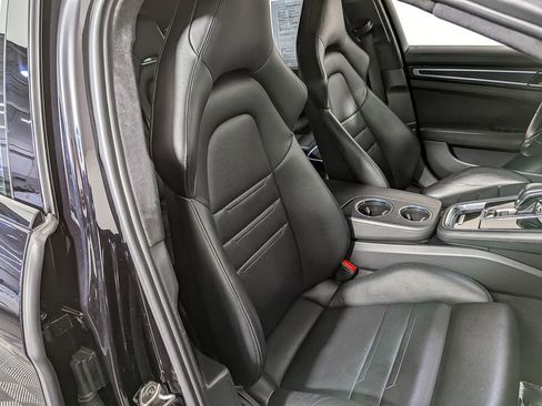 Used 2021 Porsche Panamera GTS image 30