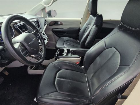 Used 2021 Chrysler Voyager Lxi image 24