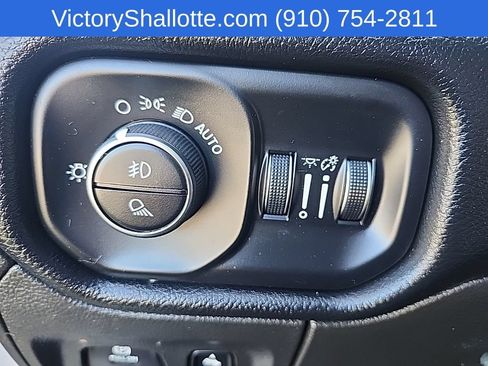 Used 2019 RAM 1500 Big Horn AWD/4WD image 17