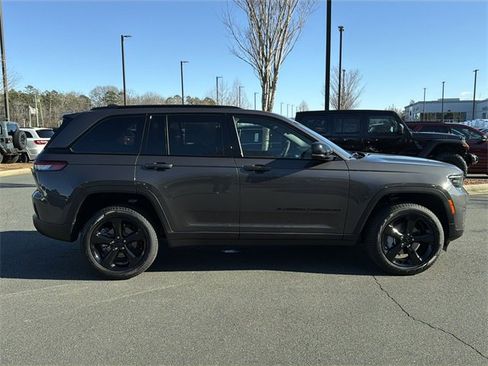 New 2025 Jeep Grand Cherokee Limited image 13