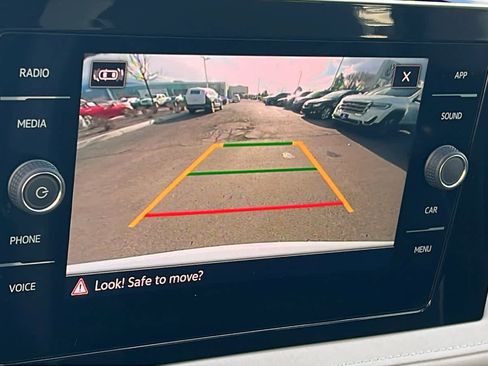 Used 2025 Volkswagen Taos SE w/ Panoramic Sunroof Package image 16