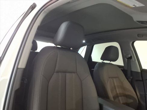 Certified 2025 Audi Q5 Premium w/ Convenience Package image 18