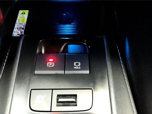 Used 2023 Toyota Venza LE image 33