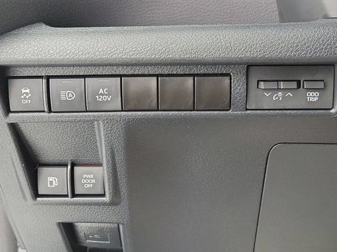 Used 2023 Toyota Sienna XSE FWD image 32