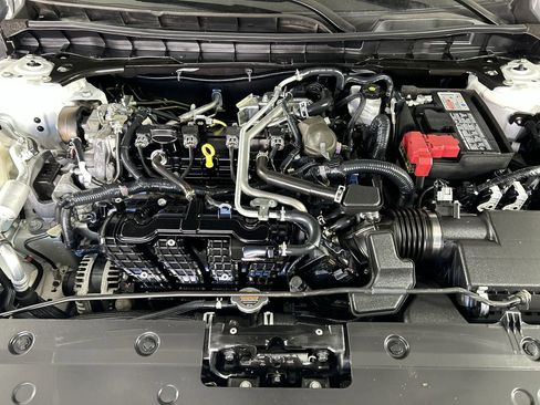 Used 2025 Nissan Altima 2.5 SV FWD image 10