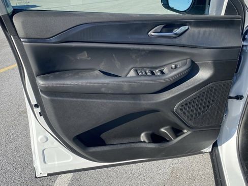 New 2025 Jeep Grand Cherokee Altitude image 12