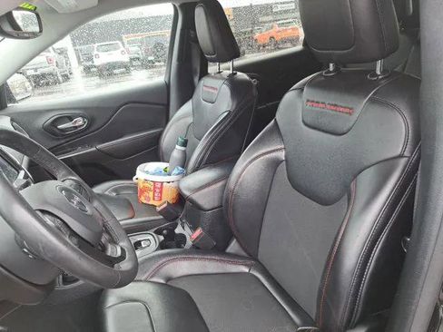 Certified 2022 Jeep Cherokee Trailhawk w/ Comfort/Convenience Group AWD/4WD image 14