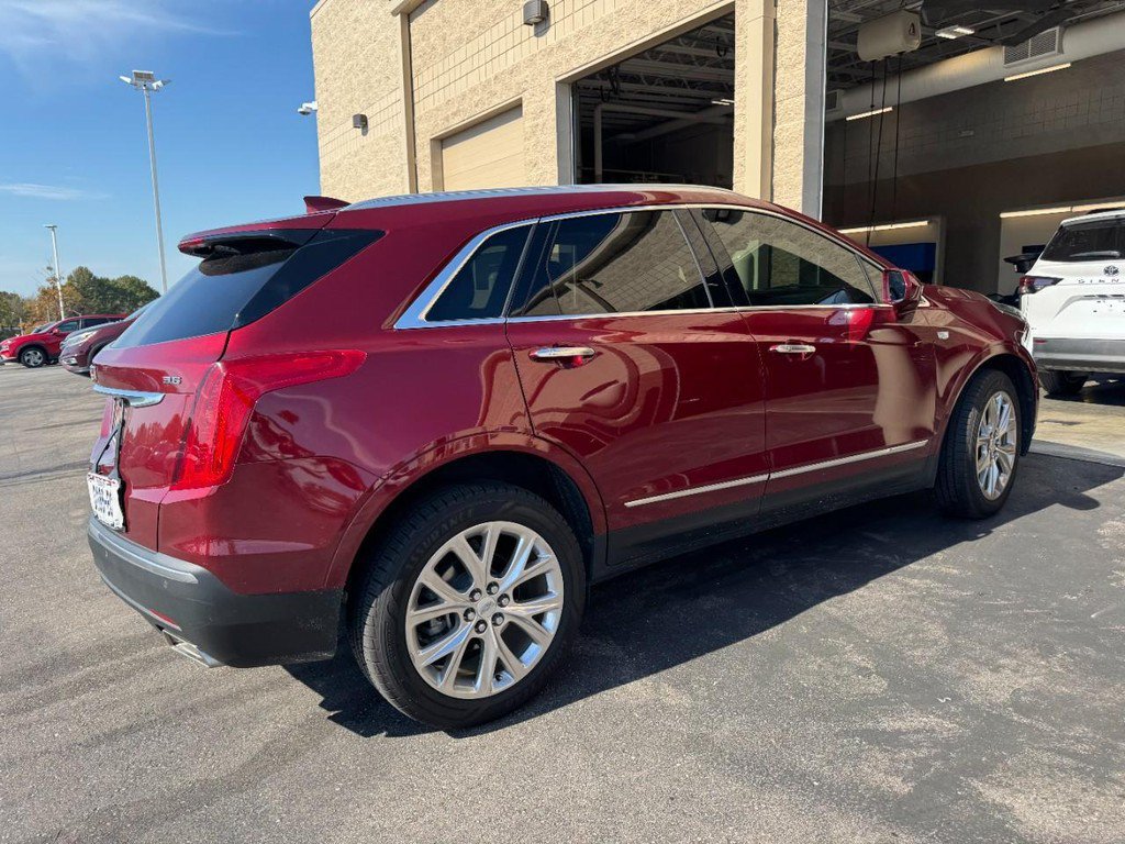 Used 2017 Cadillac XT5 Luxury w/ Driver Awareness Package FWD image 2