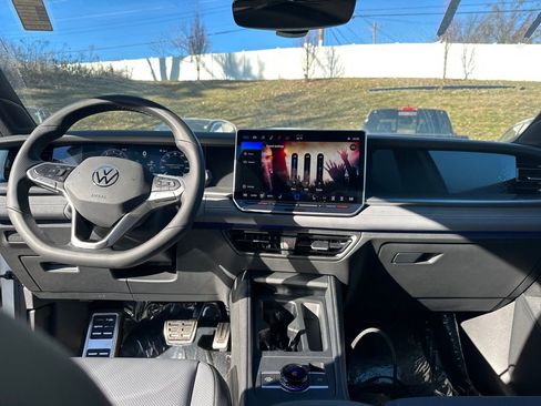 New 2026 Volkswagen Tiguan SE R-Line image 13