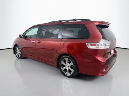 Certified 2017 Toyota Sienna SE Premium FWD image 6