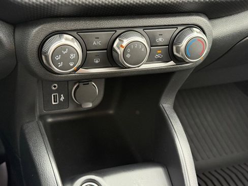Used 2025 Nissan Kicks Play S image 17