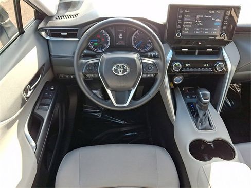 Used 2021 Toyota Venza LE image 12