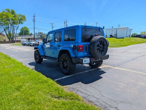 Used 2022 Jeep Wrangler Unlimited Sahara AWD/4WD image 6