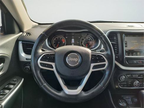 Used 2018 Jeep Cherokee Trailhawk w/ Comfort/Convenience Group AWD/4WD image 12