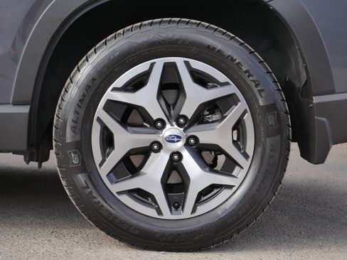 Used 2023 Subaru Forester Premium image 18