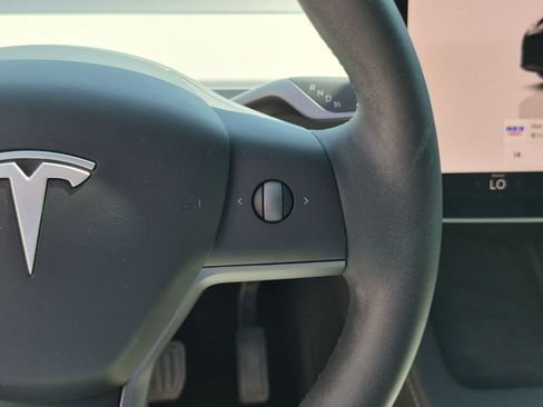 Used 2024 Tesla Model Y Long Range AWD/4WD image 22