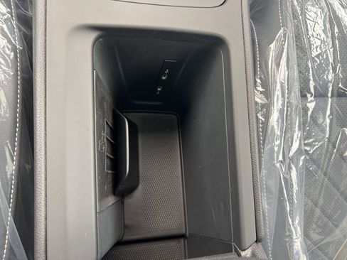 New 2026 Volkswagen Tiguan SE image 23