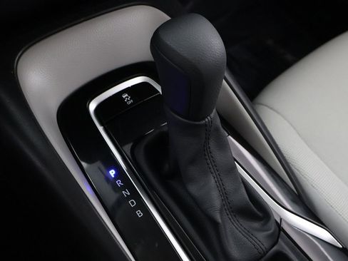 Used 2021 Toyota Corolla LE image 43