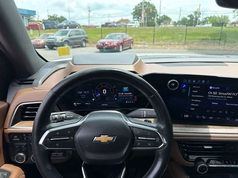 Used 2025 Chevrolet Suburban High Country AWD/4WD image 45