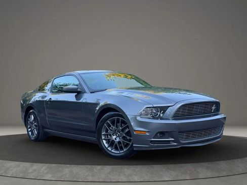 Used 2013 Ford Mustang Premium RWD image 4