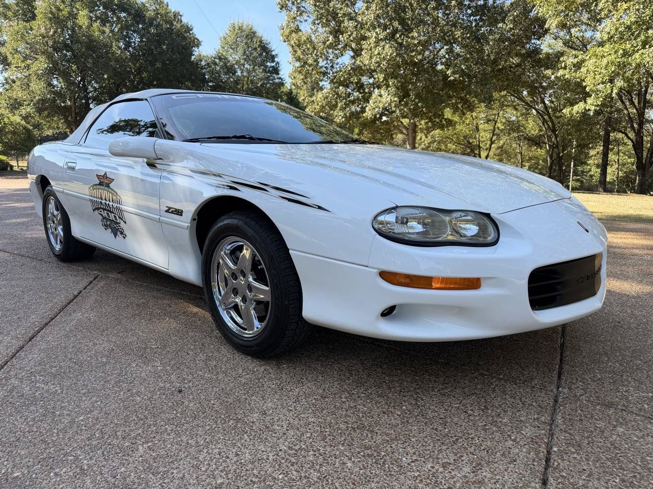 Used 1999 Chevrolet Camaro Z28 RWD image 6