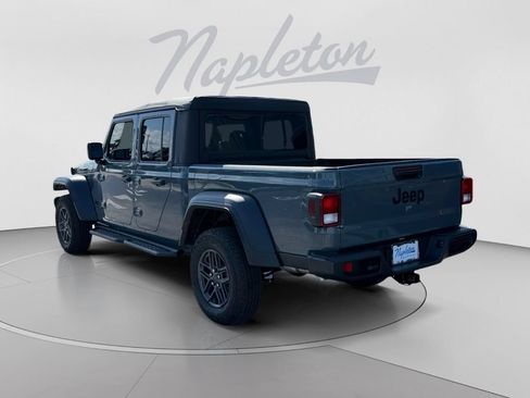 Used 2026 Jeep Gladiator Sport AWD/4WD image 3