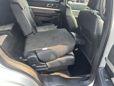 Certified 2017 Ford Explorer XLT w/ Equipment Group 202A AWD/4WD image 30