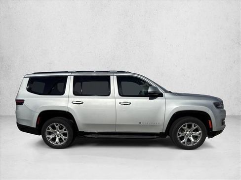 Used 2022 Jeep Wagoneer Series II RWD image 4
