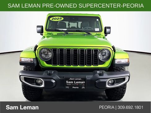 Used 2025 Jeep Gladiator Sport AWD/4WD image 2