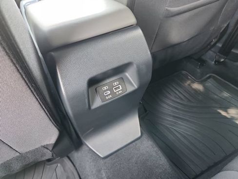 Used 2025 Subaru Crosstrek 2.5i Premium AWD/4WD image 32
