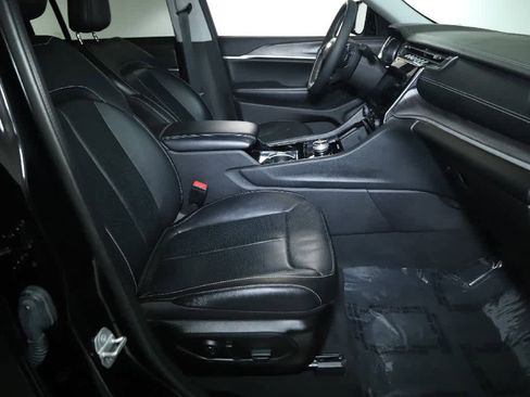 Used 2023 Jeep Grand Cherokee Limited w/ Luxury Tech Group II image 35