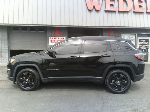 Used 2023 Jeep Compass Limited w/ Sun and Sound Group AWD/4WD image 5