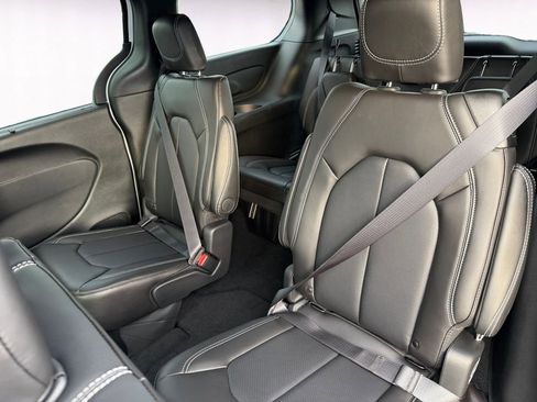 New 2026 Chrysler Pacifica Select image 13