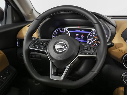 Used 2025 Nissan Sentra SV w/ SV Premium Package image 16