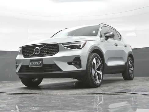 Used 2026 Volvo XC40 B5 Plus AWD/4WD image 23