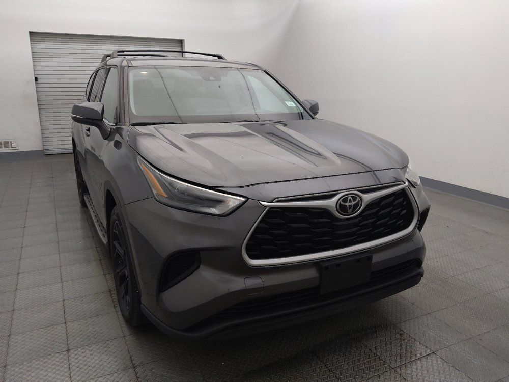 Used 2022 Toyota Highlander L FWD image 14