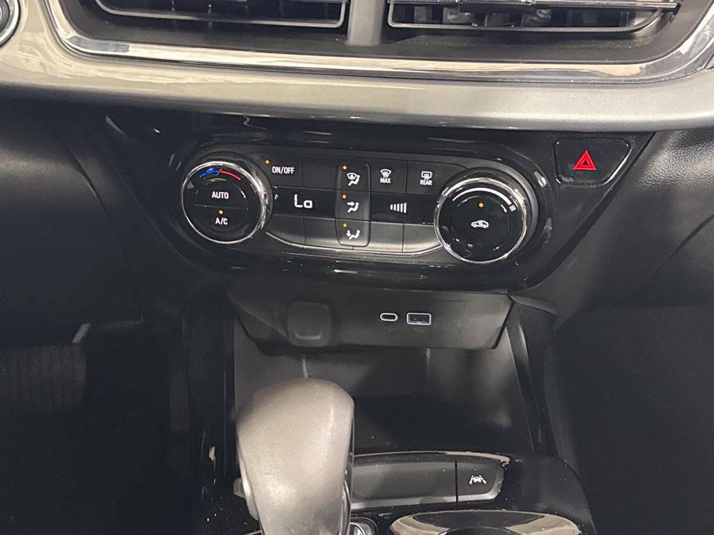 Used 2025 Chevrolet Trax LT FWD image 23