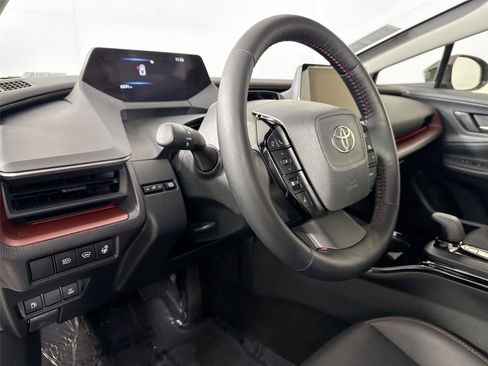 Certified 2025 Toyota Prius Plug-In Hybrid image 4